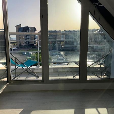 Blue Bay Studio Terrasse Довил Екстериор снимка
