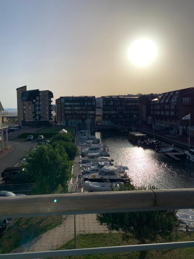 Blue Bay Studio Terrasse Довил Екстериор снимка
